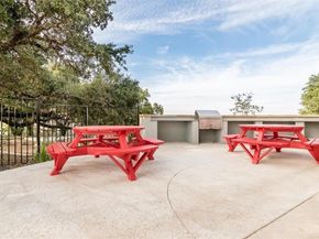 908 Goldilocks LN, Manchaca TX 78652