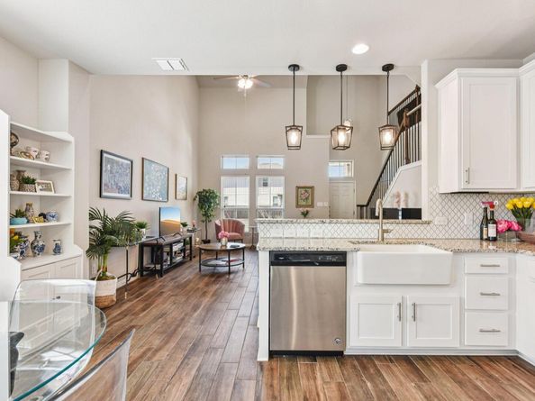 908 Goldilocks LN, Manchaca TX 78652