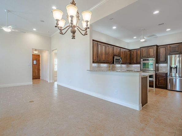 108 Rivalto CIR 5, Lakeway TX 78734