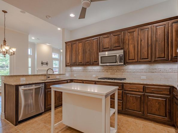 108 Rivalto CIR 5, Lakeway TX 78734