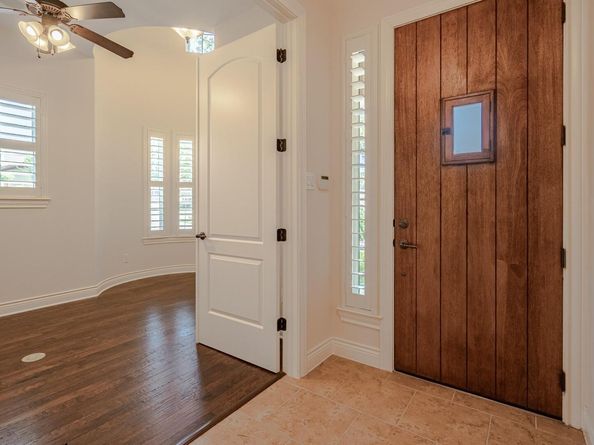 108 Rivalto CIR 5, Lakeway TX 78734