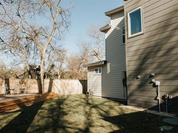 1128 Walton LN 2, Austin TX 78721