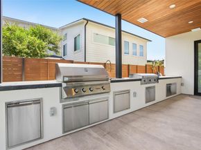2010 Meadowridge DR, Austin TX 78704