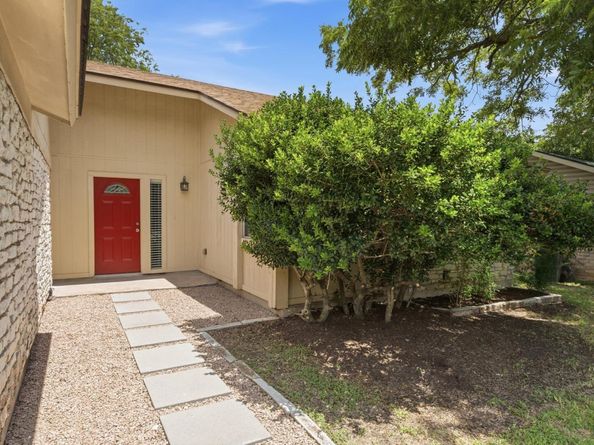 10218 Missel Thrush DR, Austin TX 78750