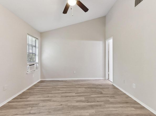 11404 Walnut Ridge DR 104, Austin TX 78753