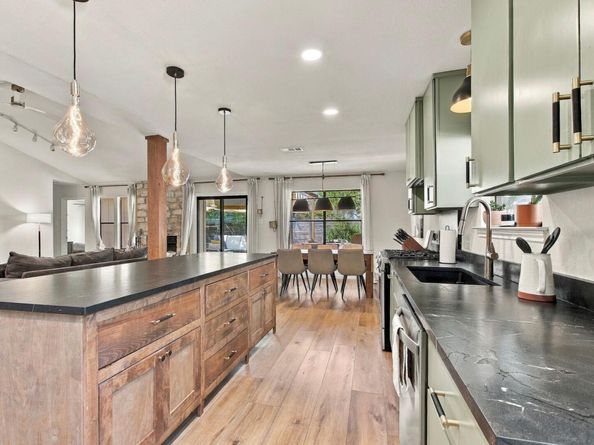 9706 Woodshire DR, Austin TX 78748