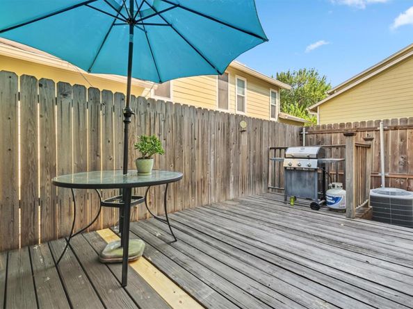 512 Eberhart LN 603, Austin TX 78745