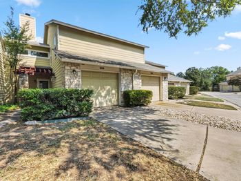 512 Eberhart LN