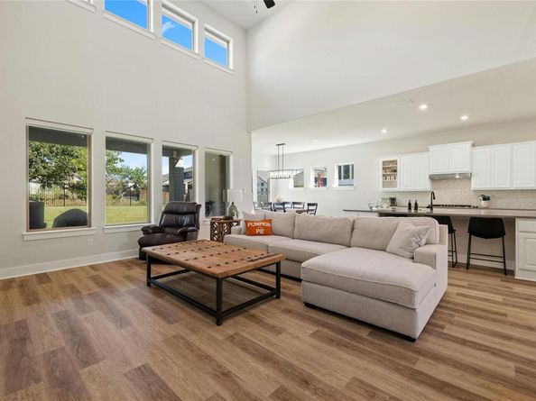 117 Peacevine LN, Liberty Hill TX 78642