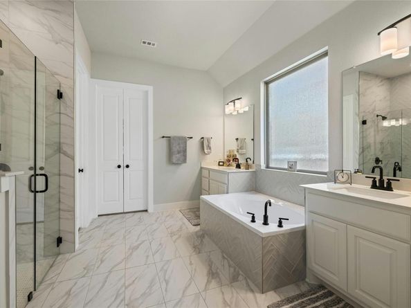 117 Peacevine LN, Liberty Hill TX 78642