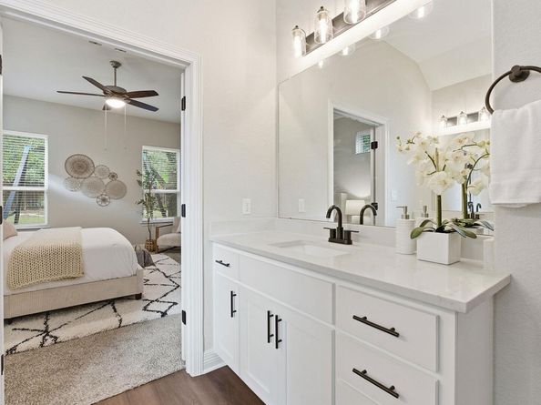 409 Fair Oaks DR, Georgetown TX 78628