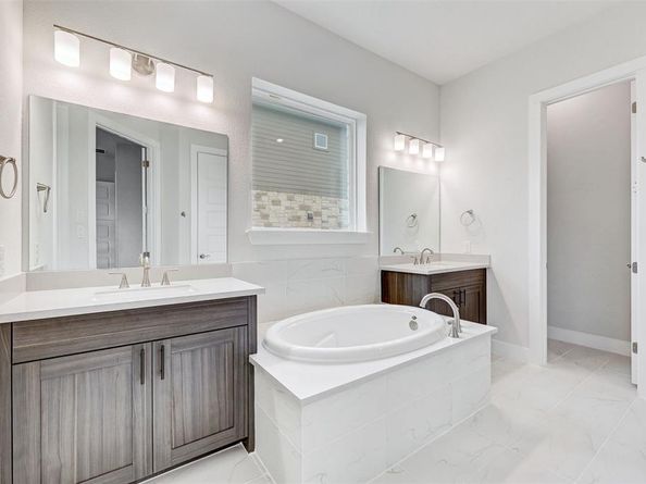 708 Great Lawn BND, Liberty Hill TX 78642