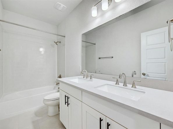 708 Great Lawn BND, Liberty Hill TX 78642