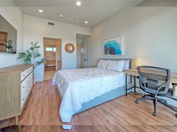 4004 Banister LN 207, Austin TX 78704