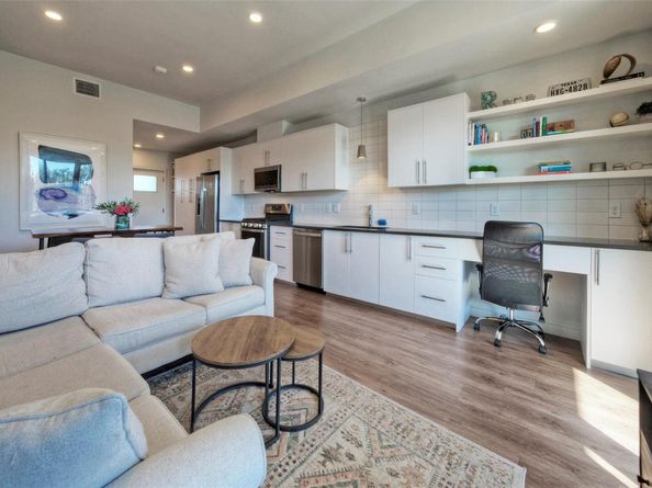 4004 Banister LN 207, Austin TX 78704