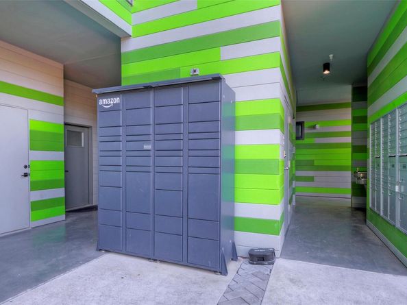 4004 Banister LN 207, Austin TX 78704