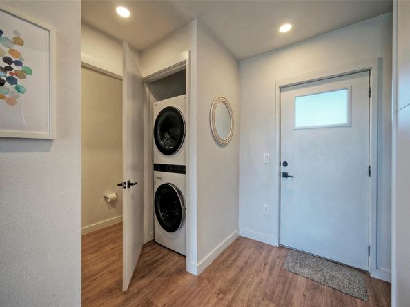 4004 Banister LN 207, Austin TX 78704