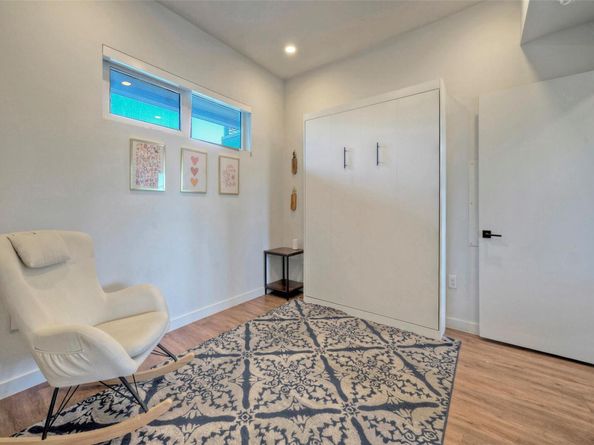 4004 Banister LN 207, Austin TX 78704