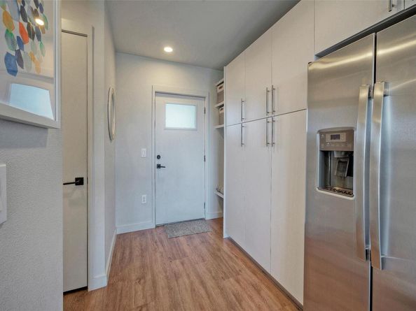 4004 Banister LN 207, Austin TX 78704