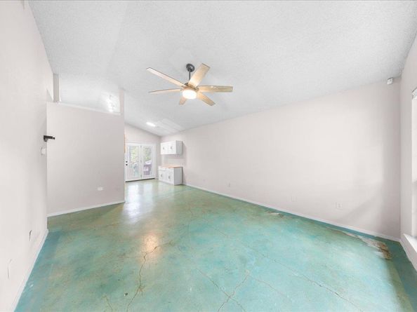 1015 E Yager LN 187, Austin TX 78753