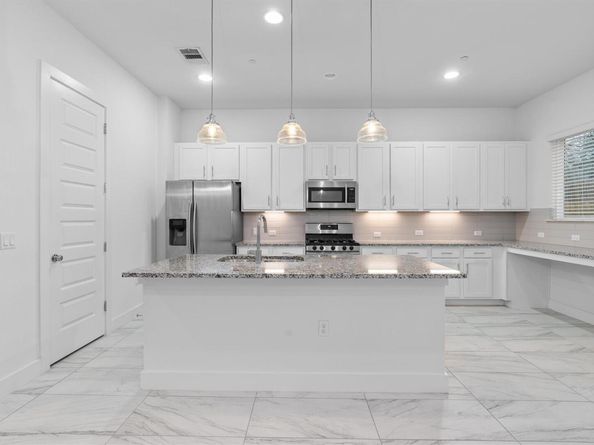 8922 Menchaca RD 303, Austin TX 78748
