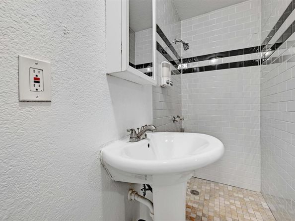 1200 Walnut Ave, Austin TX 78702