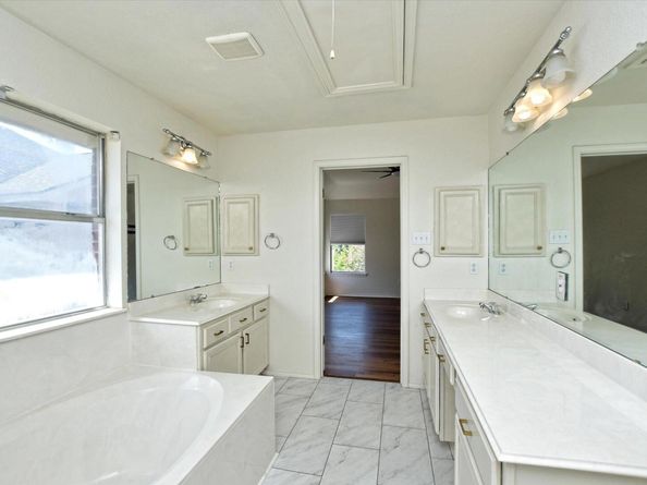 301 Gulfstream DR, Georgetown TX 78626