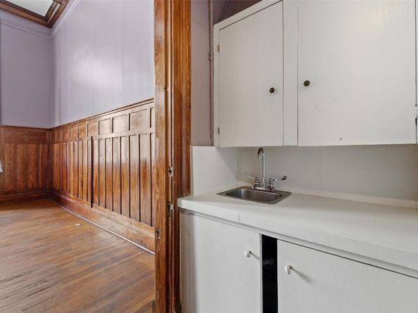 109 E 10th ST, Austin TX 78701
