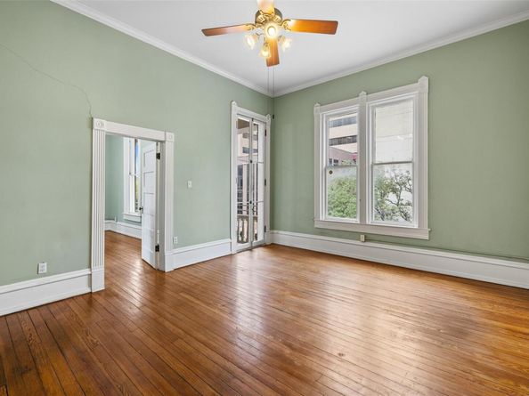 109 E 10th ST, Austin TX 78701