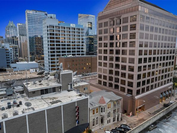 109 E 10th ST, Austin TX 78701
