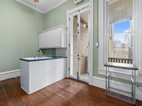 109 E 10th ST, Austin TX 78701