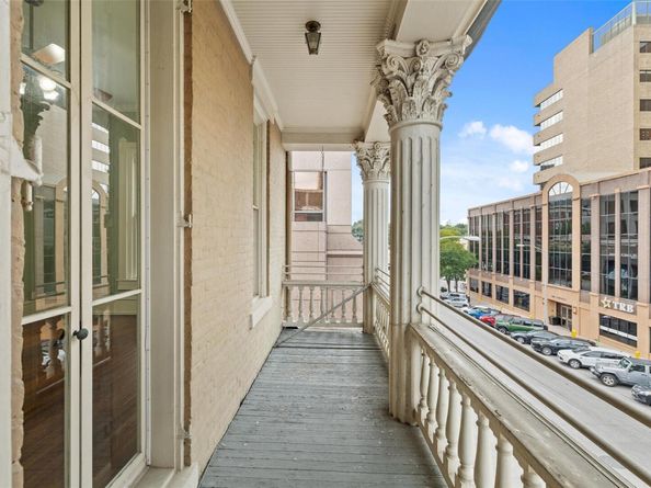 109 E 10th ST, Austin TX 78701