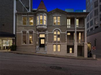 109 E 10th ST