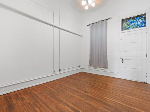 109 E 10th ST, Austin TX 78701