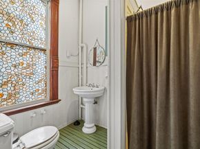 109 E 10th ST, Austin TX 78701