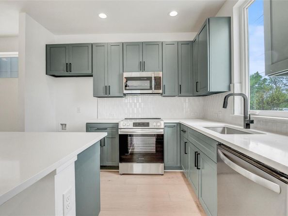 4127 E 12th ST 6, Austin TX 78721