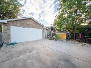 2909 Goodwin Ave