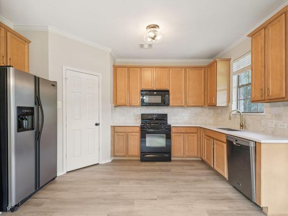 9201 Brodie LN 1002, Austin TX 78748