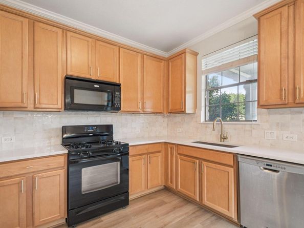 9201 Brodie LN 1002, Austin TX 78748