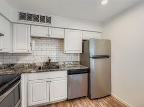 1840 Burton DR 208, Austin TX 78741