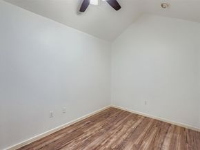 1840 Burton DR 208, Austin TX 78741