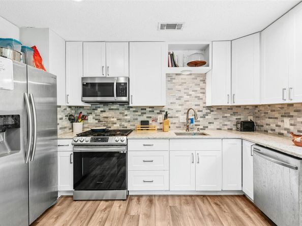 4407 Dovewood DR, Austin TX 78744