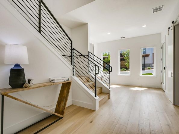 900 S 2nd ST 6, Austin TX 78704