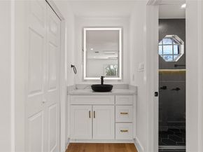 2706 Wheless LN 402, Austin TX 78723