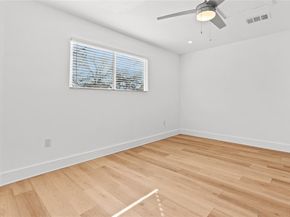 2706 Wheless LN 402, Austin TX 78723