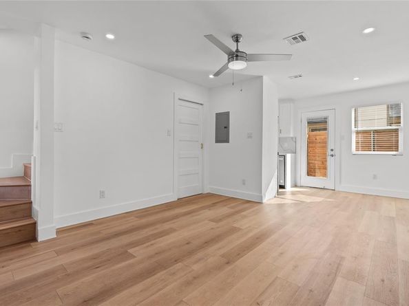 2706 Wheless LN 402, Austin TX 78723