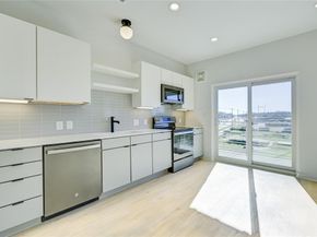 100 W Mockingbird LN 403, Austin TX 78745