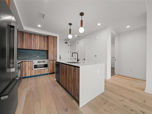 84 East Ave 1708, Austin TX 78701