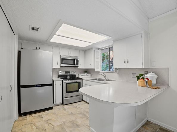6321 Lakewood DR, Austin TX 78731