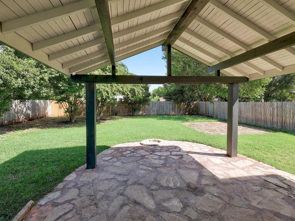 709 Los Robles Rd, Leander TX 78641